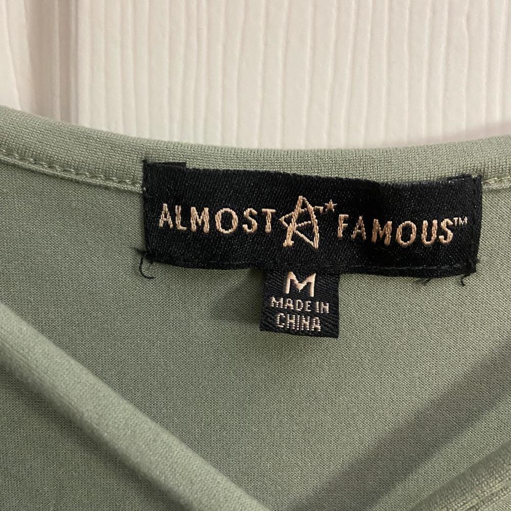 Almost Famous Crop Top Green Size Medium - Picture 4 of 6